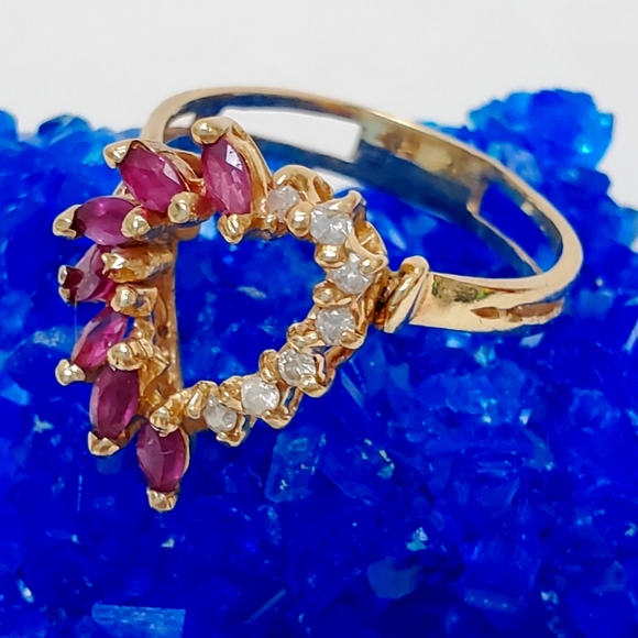 Heart 14k Yellow Gold Ring Diamond & Sapphires Ring 4 gram SZ -7 resizable - Picture 13 of 15